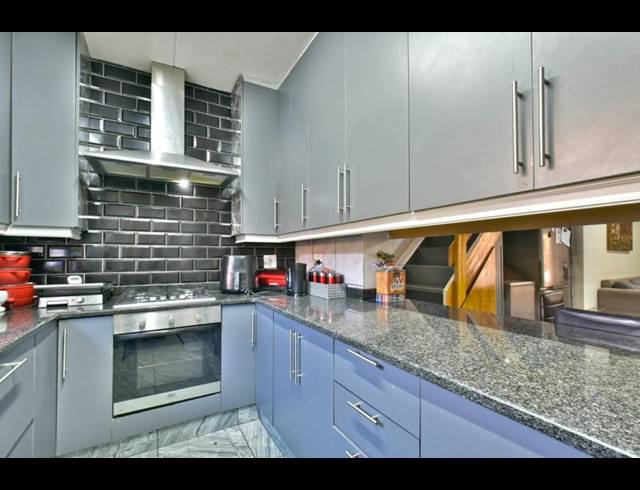 4 BEDROOM TOWNHOUSE FOR SALE IN WELTEVREDEN PARK